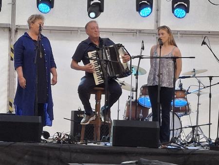 Ubrano pa je zapela glasbena družina Smolnikar iz Šenturške Gore